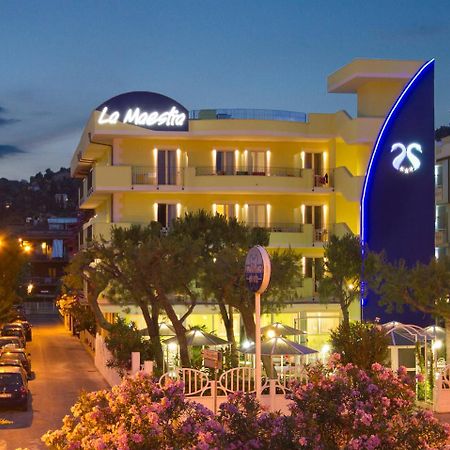 גרוטמארה Hotel La Maestra מראה חיצוני תמונה