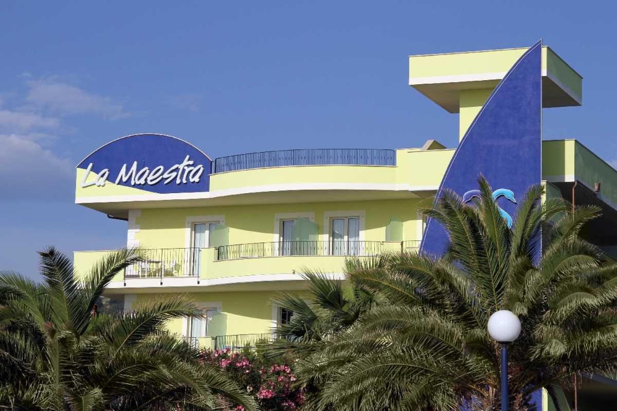 גרוטמארה Hotel La Maestra מראה חיצוני תמונה