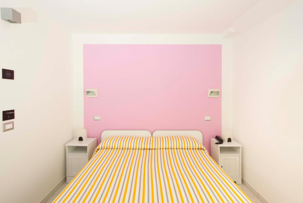 גרוטמארה Hotel La Maestra מראה חיצוני תמונה