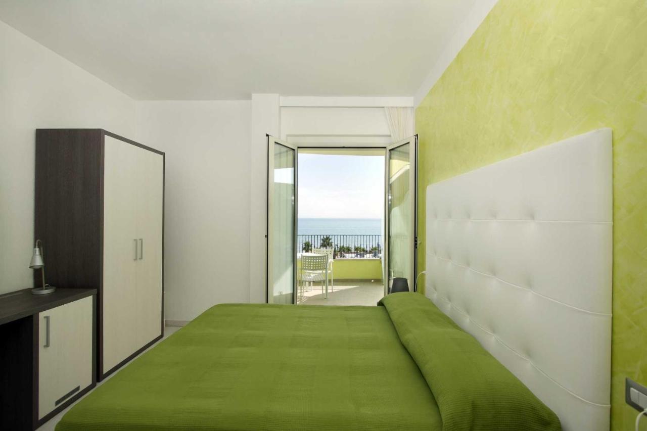 גרוטמארה Hotel La Maestra מראה חיצוני תמונה